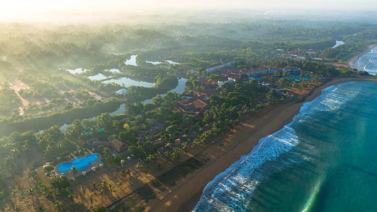 Club Hotel Dolphin Negombo Exterior foto