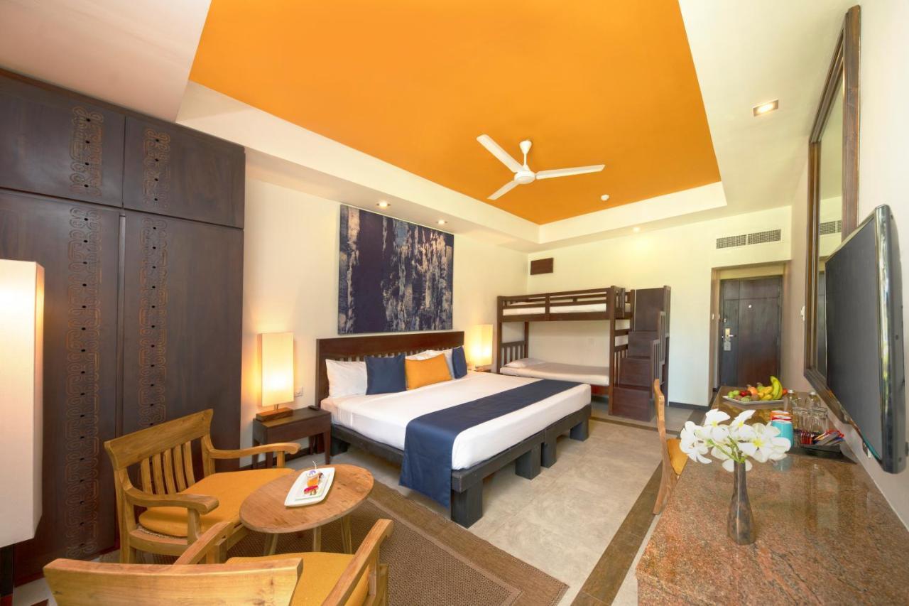 Club Hotel Dolphin Negombo Exterior foto