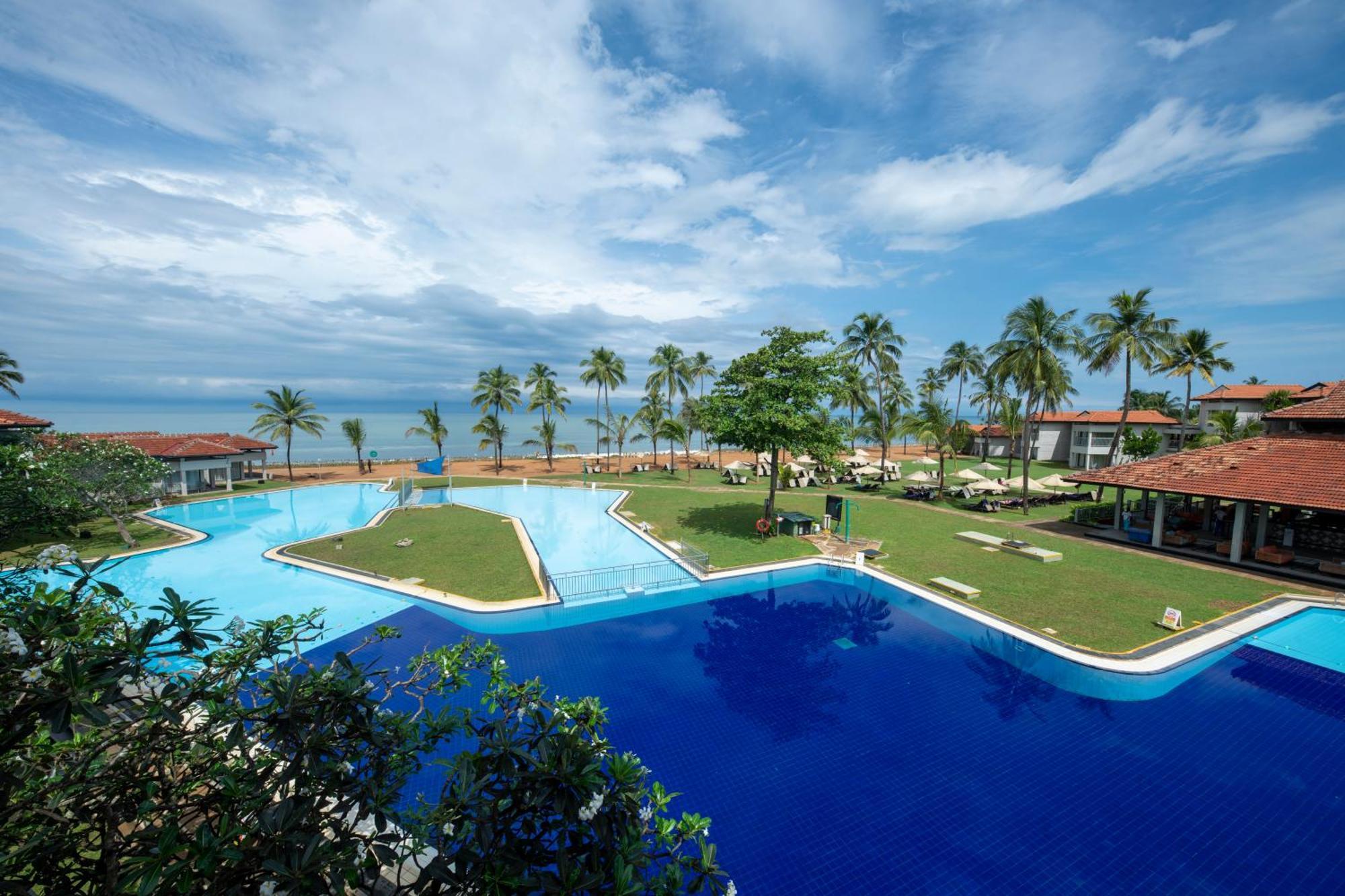 Club Hotel Dolphin Negombo Exterior foto