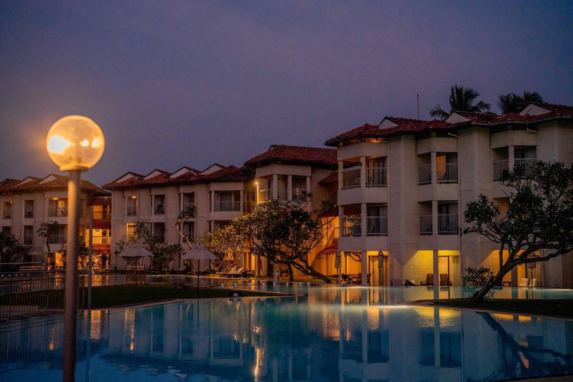 Club Hotel Dolphin Negombo Exterior foto